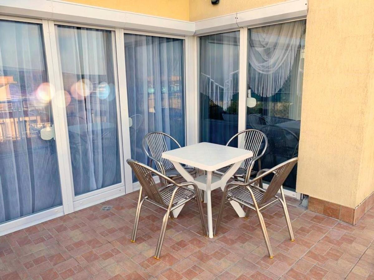 Golden View Przy Samym Morzu Plazy Apartment Primorsko Luaran gambar